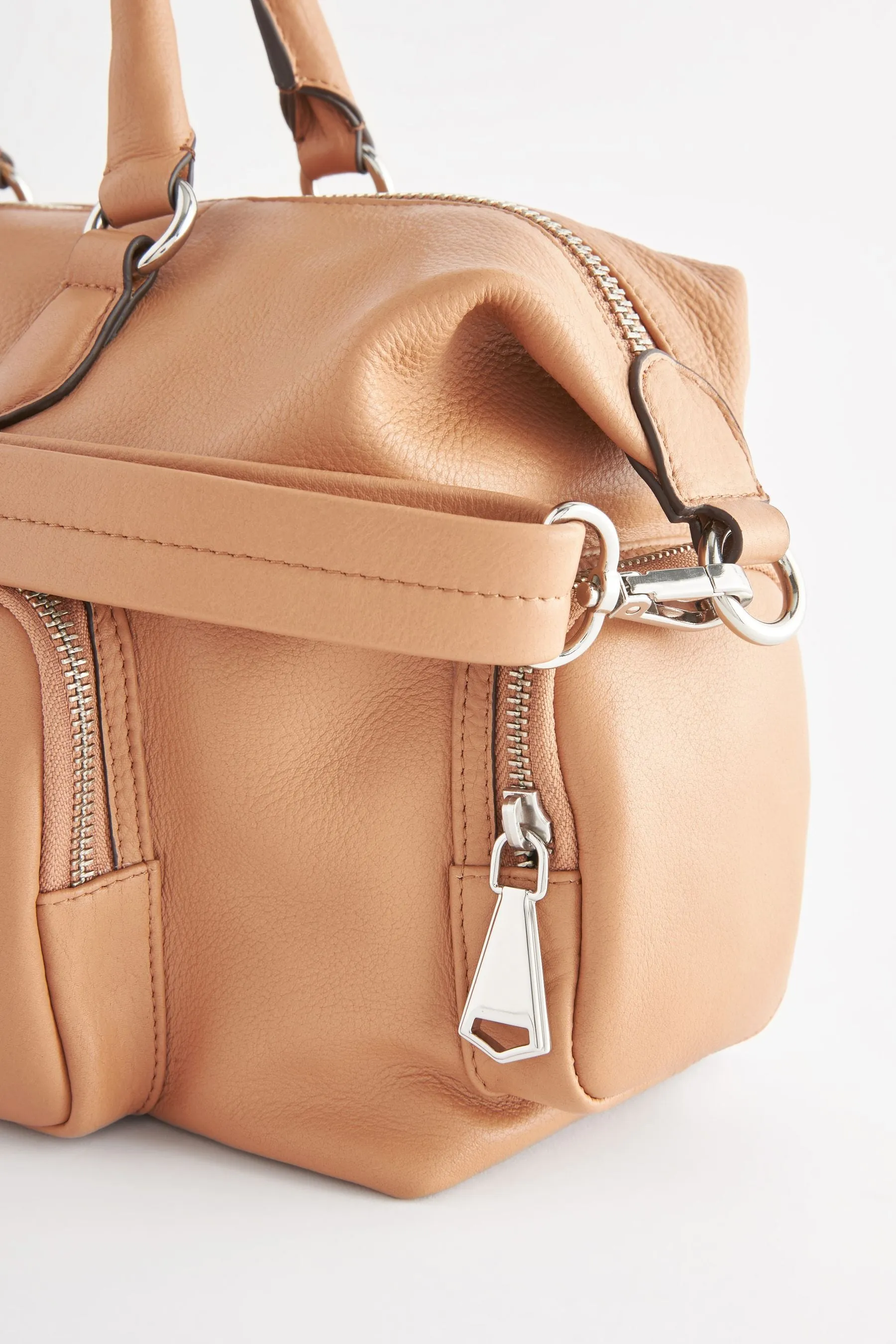 Marrone chiaro   - Borsa a mano in pelle con tasca e zip